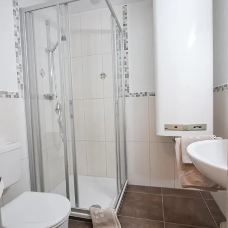 121b - 1 Apartment *